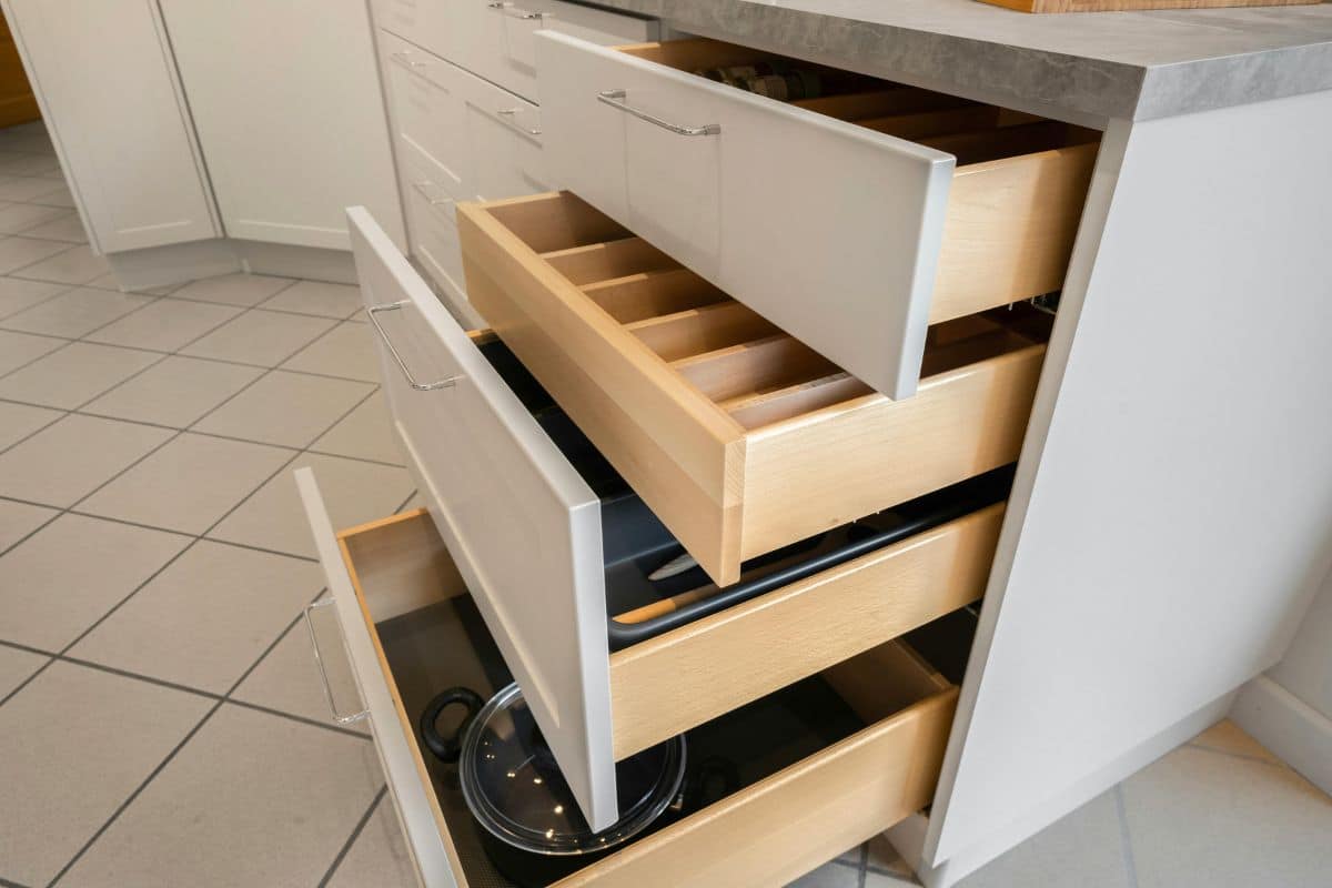 פתרונות אחסון לבית קטן - איך לנצל כל פינה בחוכמה ובסטייל